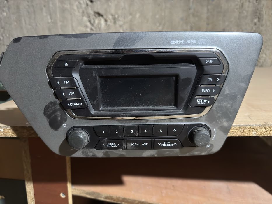 Продам оригинал магнитафон киа рио