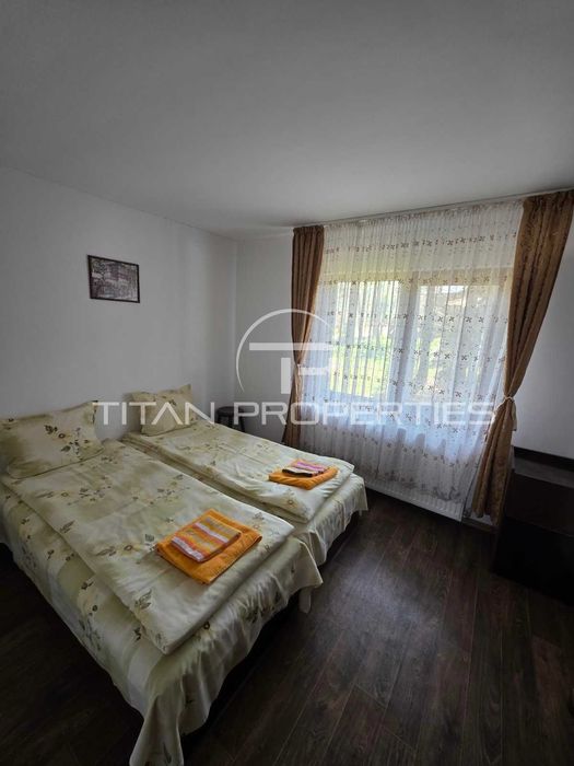 Двуетажна обзаведена къща с два гаража в Цигов чарк