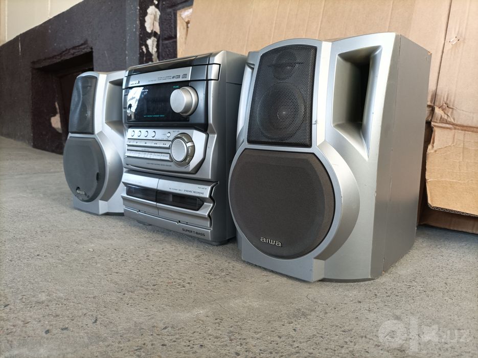 Aiwa muzikalni sentr sotiladi