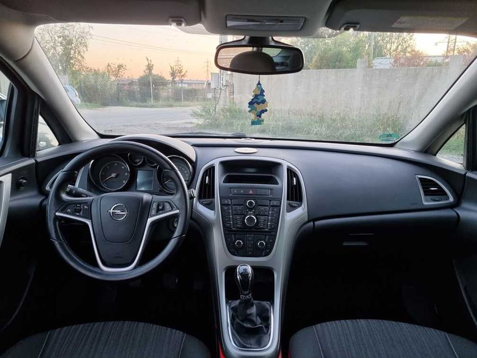 Opel Astra J 2011 motor 1,7 diesel numere valabile