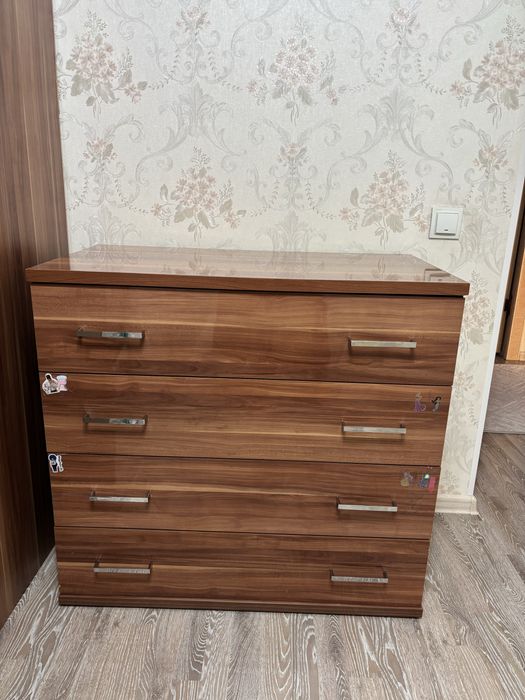 Сатылады шифонер комодпен бірге