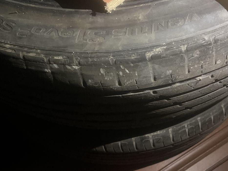 Продам для машины шины 285 35 R22