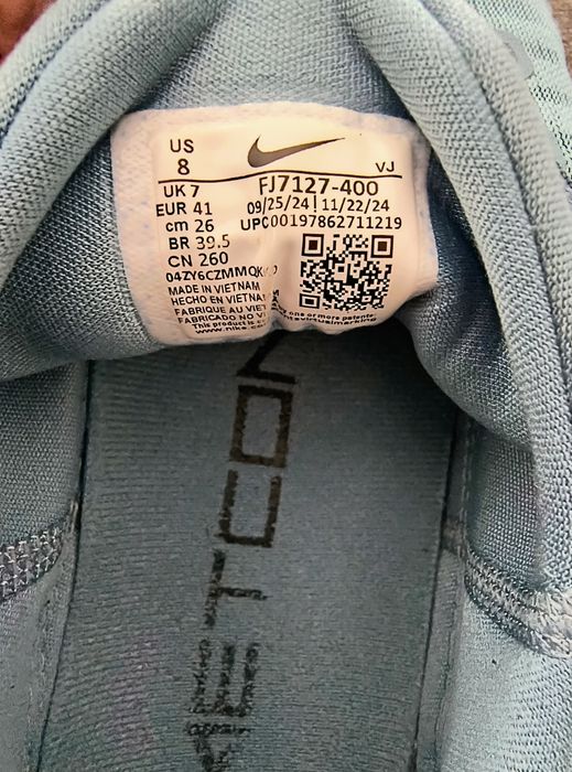 NIKE FREE METCON 6

Оригинални мъжки маратонки много добре запазени.Размер 41, 26 см. Използвани са за кратко.