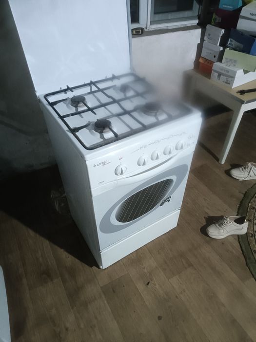 Продам газ плиту