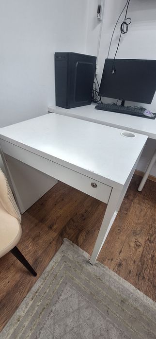 Продам столы  белые