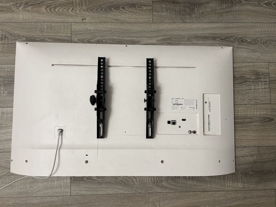 Продам телевизор 109см