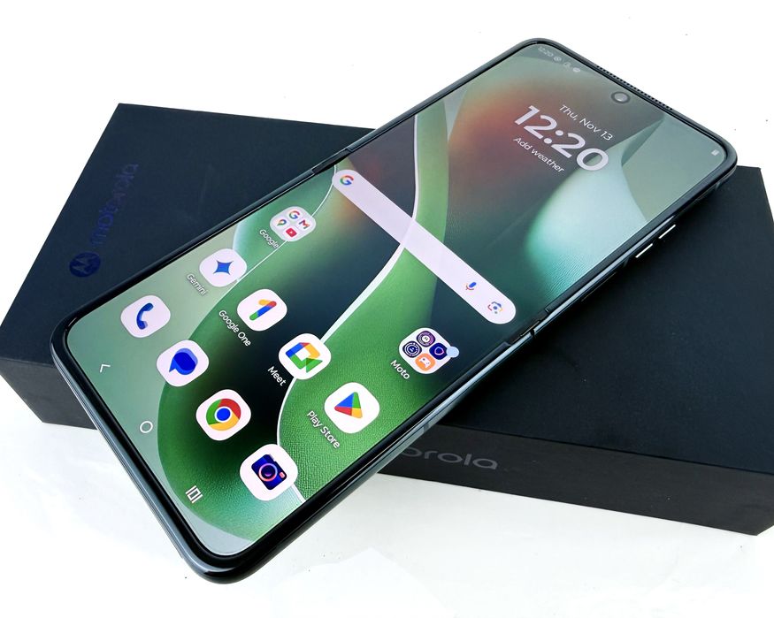 Motorola Razr 60 Ultra 512GB 16RAM Scarab Перфектен! 3г. Гаранция!