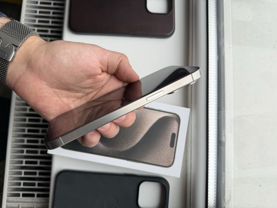 iPhone 15 Pro Max 265gb + 2 huse originale