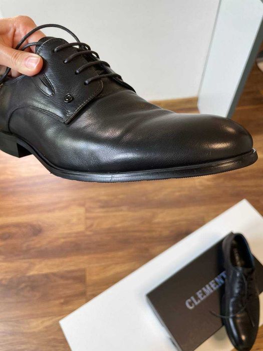 Pantofi din piele 44, pereche foarte rezistentă, preț negociabil