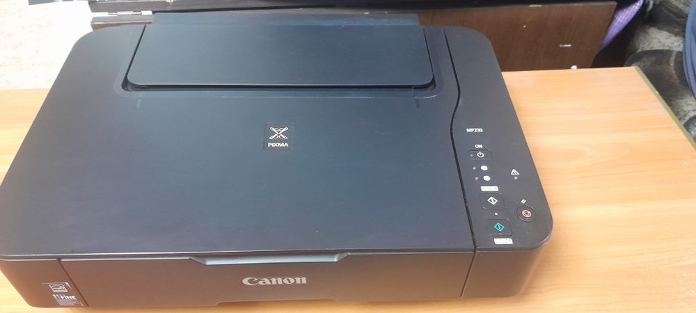 Продаётся принтер чёрного цвета