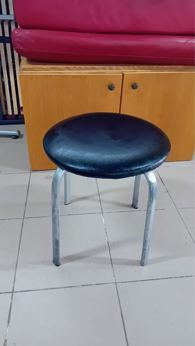 Scaune  , taburet si  birou