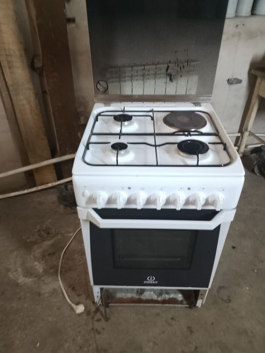 Продам газовую плиту