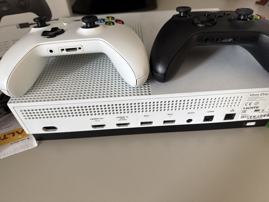 Xbox one S 500 gb Plus jocuri gratuite !