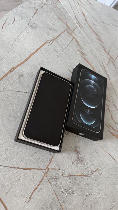 Телефон Iphone 12 pro