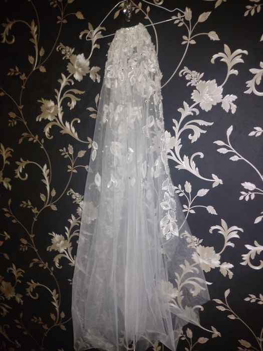 Скидка!Роскошная фата с камнями и вышивкой