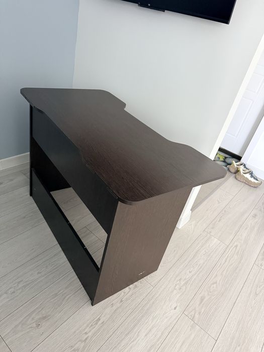 Комьпьютерный стол