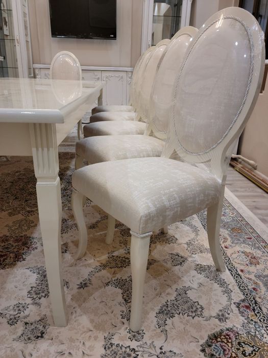 Цехтан ажойиб жозибакор стол ва стуллар