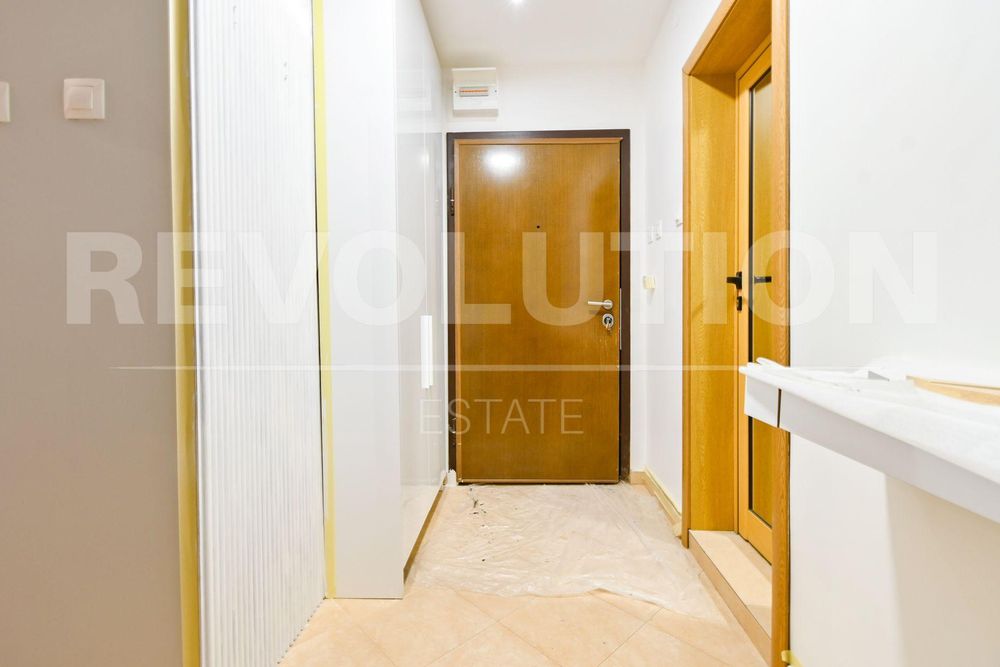 Продава се Тристаен апартамент в София, Младост 2 - 112 кв.м за 1321 €/кв.м - Снимка #8