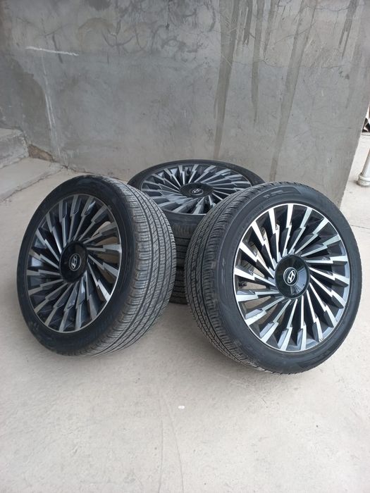 Продам диски с шинами R19 HYUNDAI