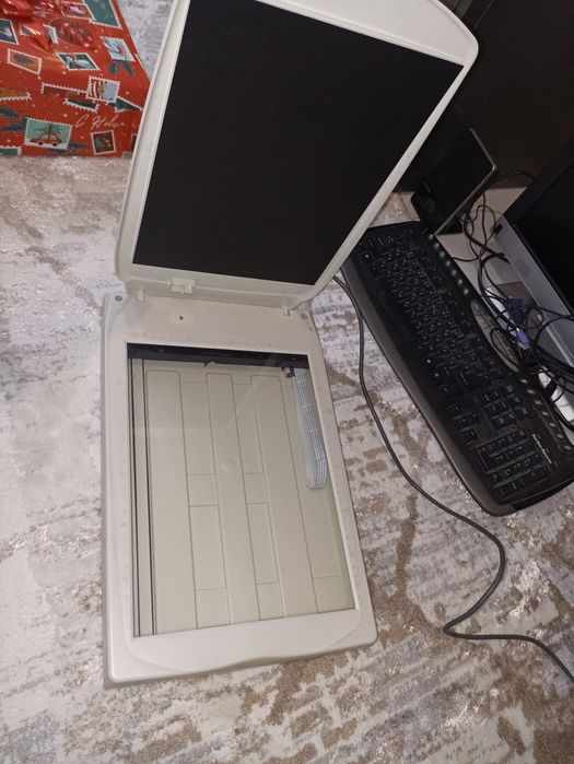 Компьютер, сканер, колонки