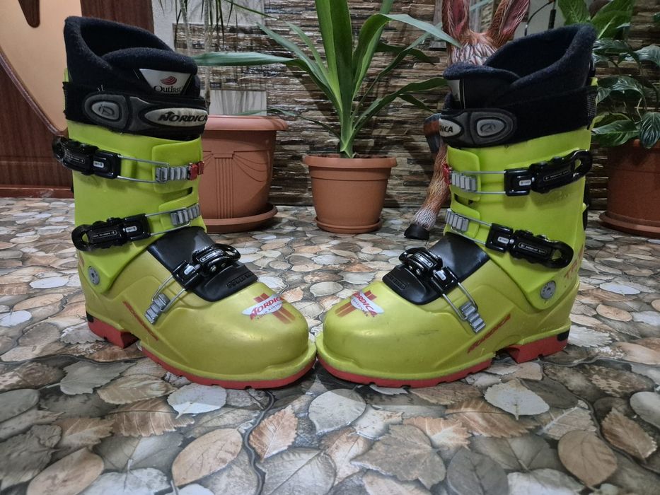 Clapari tura, ski 43-45 (28-28,5cm) Nordica TR 12. Echipament  ski.