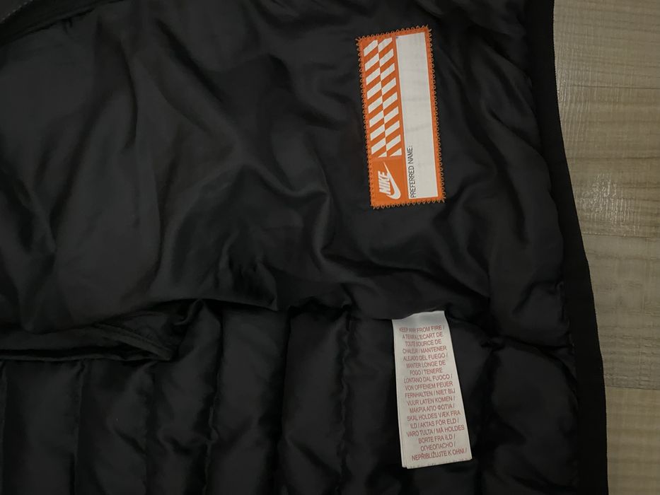 Продавам оригинално яке Nike