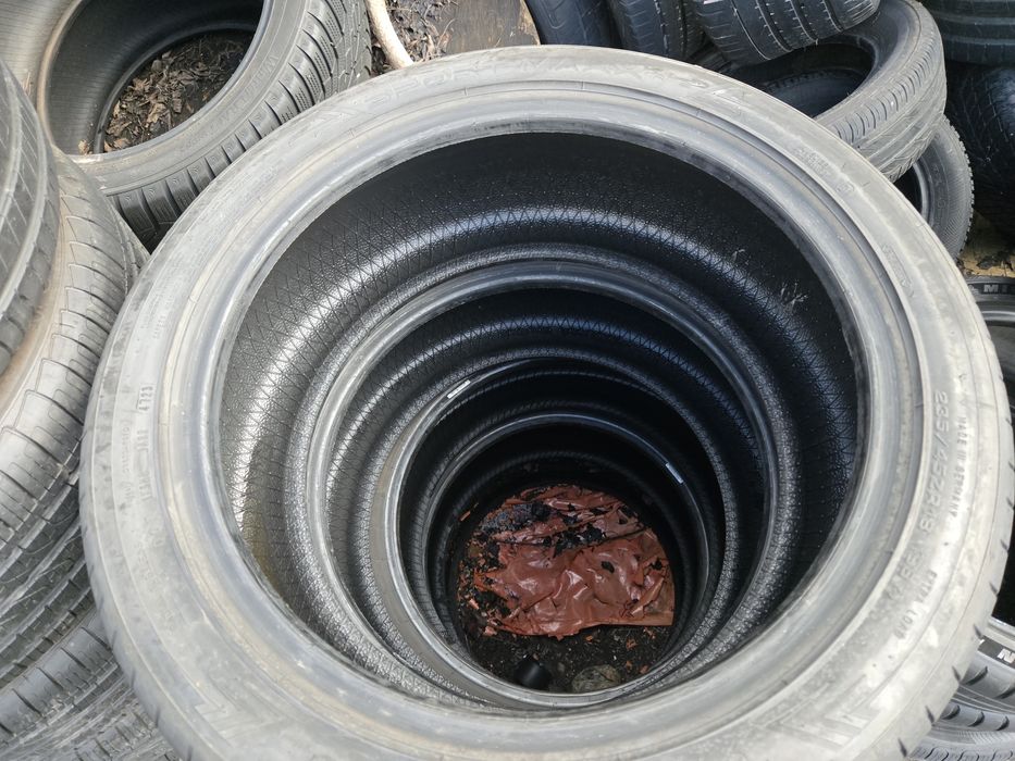 2бр. 235 45 18 Dunlop летни.
