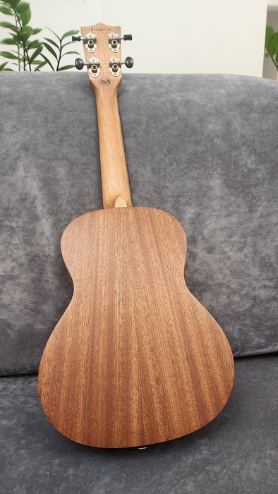 Укулеле новое с чехлом