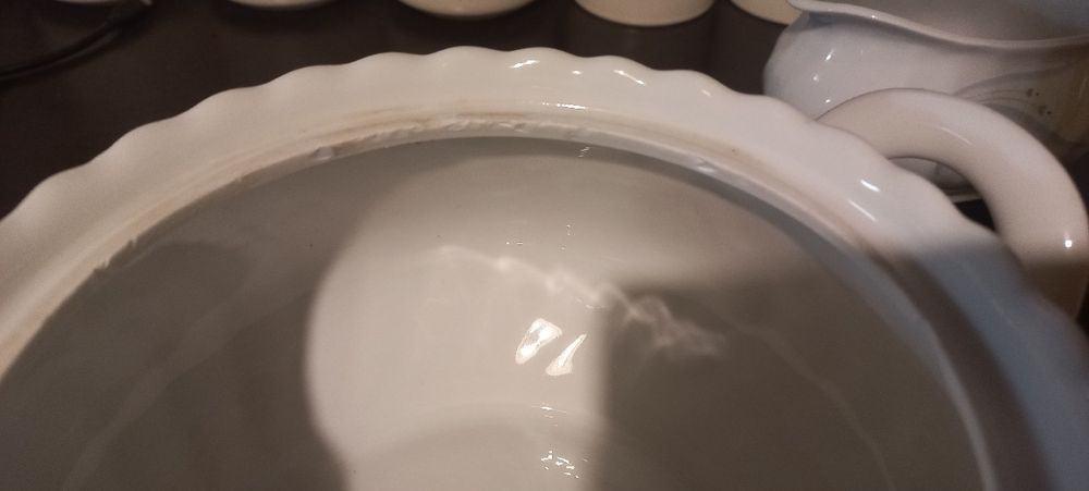 Супник, сосиера и чинии