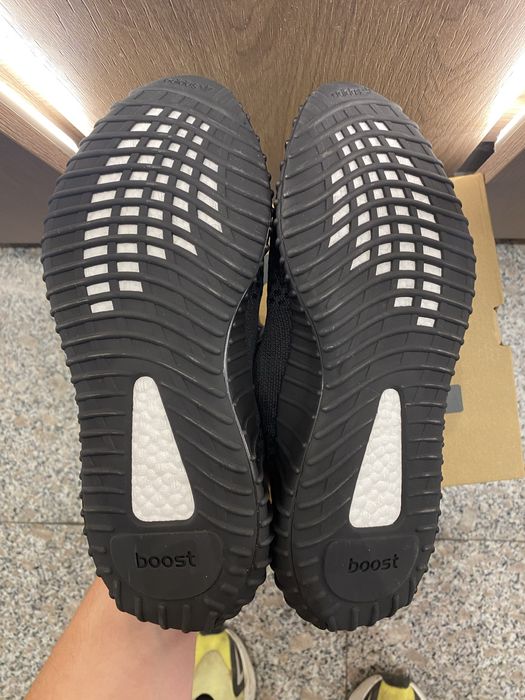 Yeezy Boost 350v2 Onyx Black 41