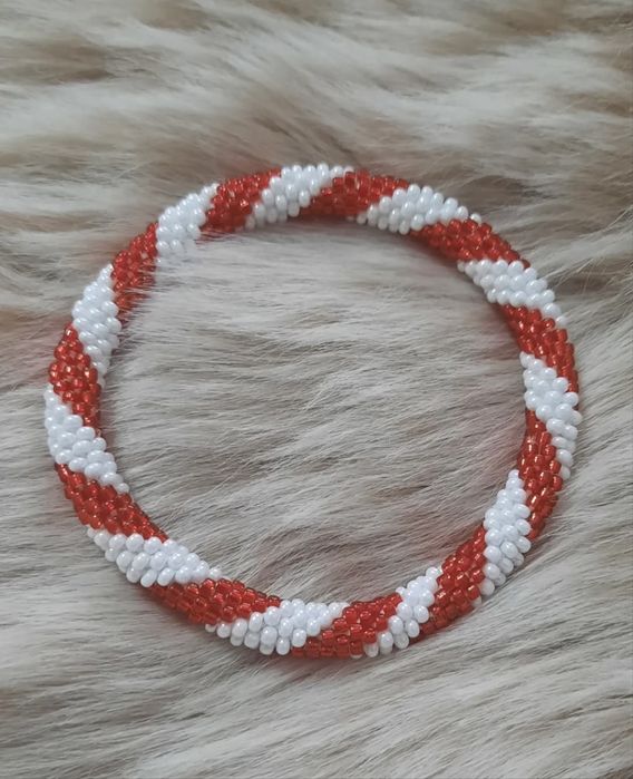 Ръчно плетени гривнички