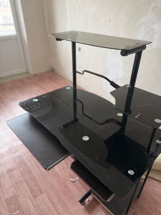 Продам компьютерный стол