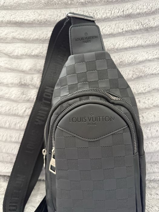 Borseta  umar louis vuitton