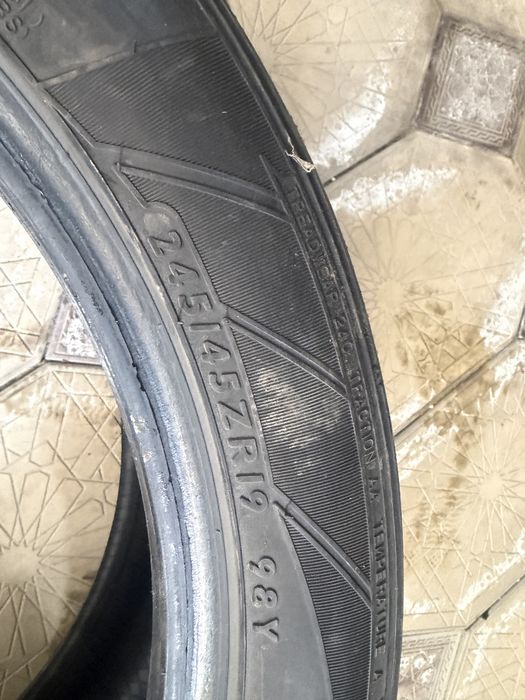 Продам шины Dunlop 245-45 R19