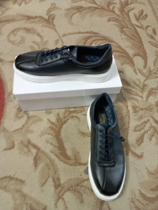 Продается.  кеды