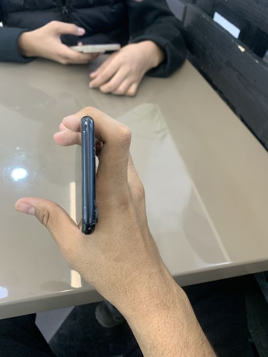 iPhone xr 128/75