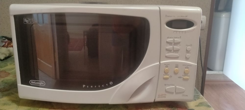 Микроволновка Delonghi. Сделана в Италии.