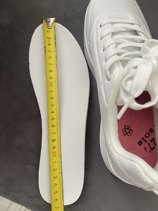 Нови кожени маратонки