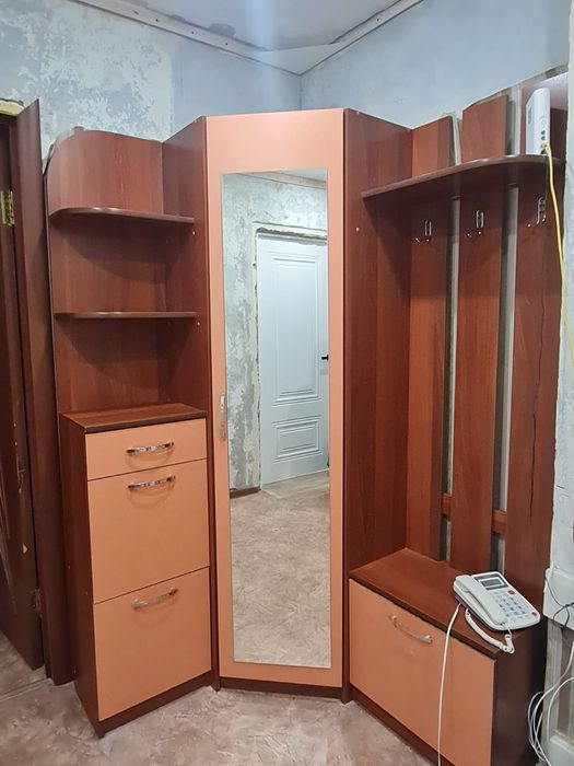 Продам угловую прихожую