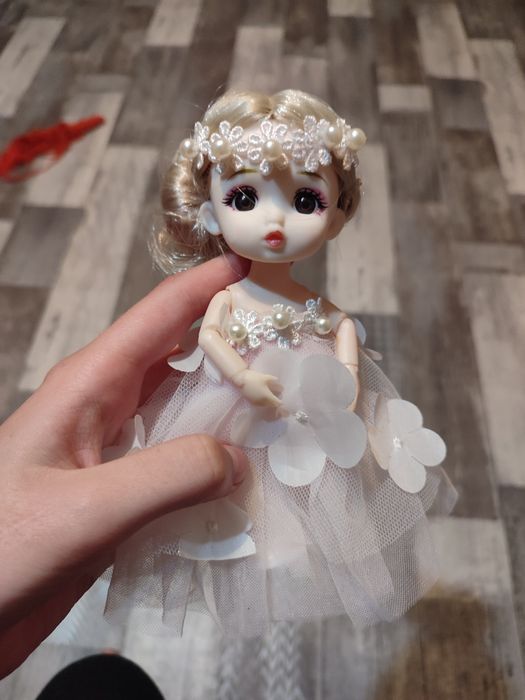 Кукла красивая девочка