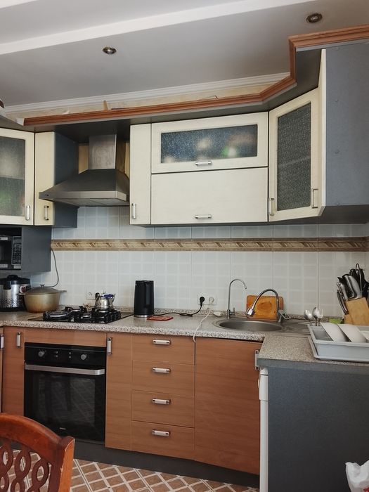 Продам кухонный мебель