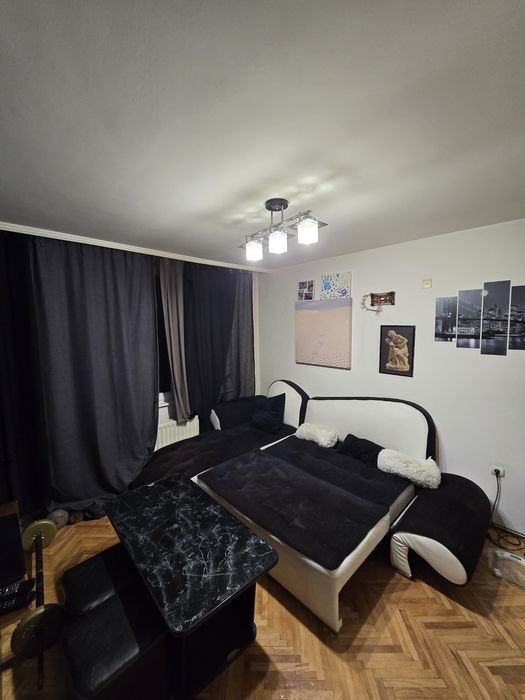 Лукс диван плус функция сън плус маса и кожени таборетки . Топ оферта