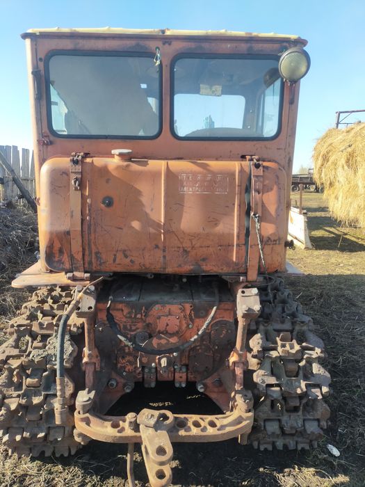 Трактор Т4 на ходу.