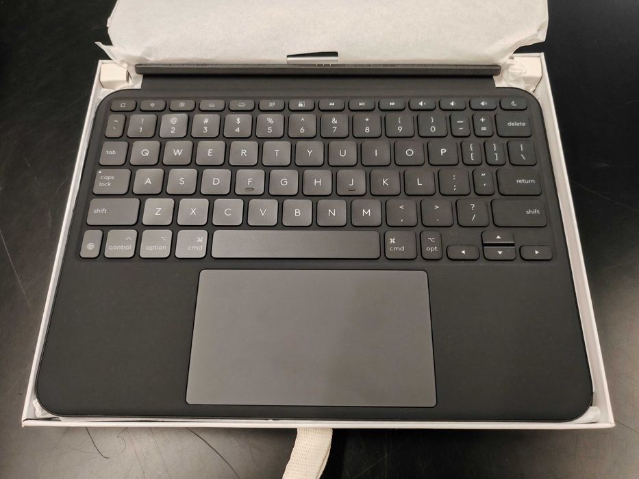 Нови калъф с клавиатура Logietch Combo Touch for iPad (Pro) 11"