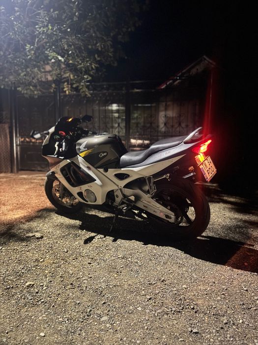 Vând honda CBR600