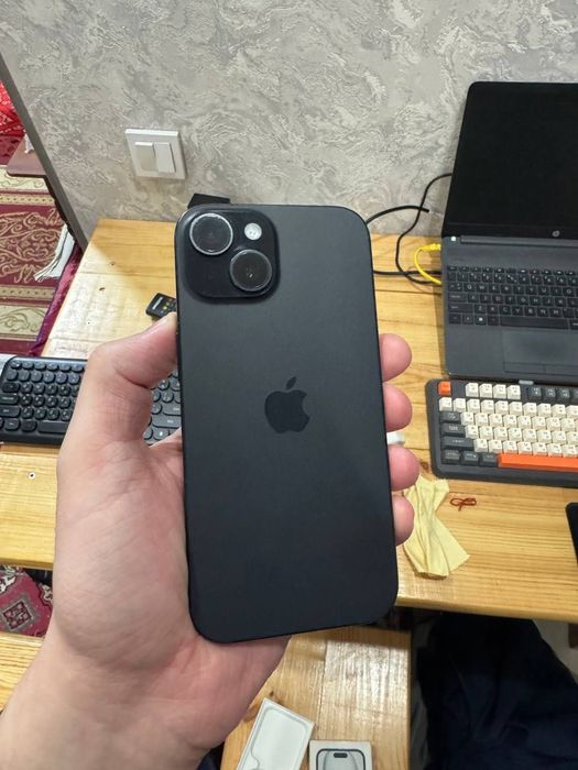 iPhone 15.             .