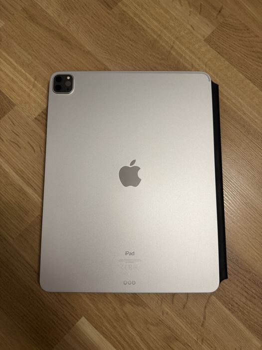 iPad Pro 12.9” M1 (Gen 5) + Magic Keyboard + Apple Pencil 2