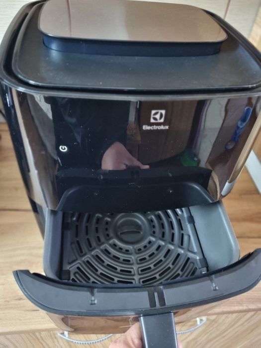 Vand Fripteuza Electrolux  cu aer cald si aburi