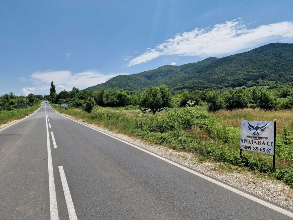 Продавам парцел УПИ 2350кв.м. на първа линия в с.Тополово