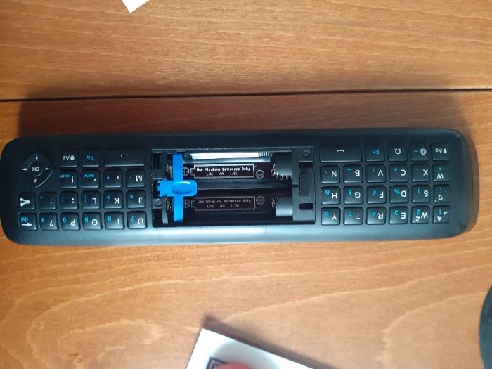 продавам смарт дистанционо за телевизор филипс амбилайт с клавиатура